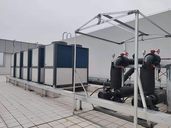 生產(chǎn)高溫?zé)崴凹徔椛a(chǎn)車間崗位降溫系統(tǒng)